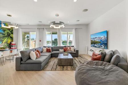 84297 Canzone Drive