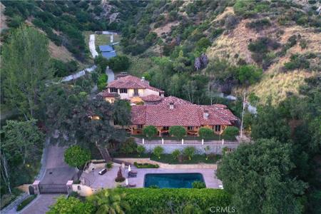 905 Crescent