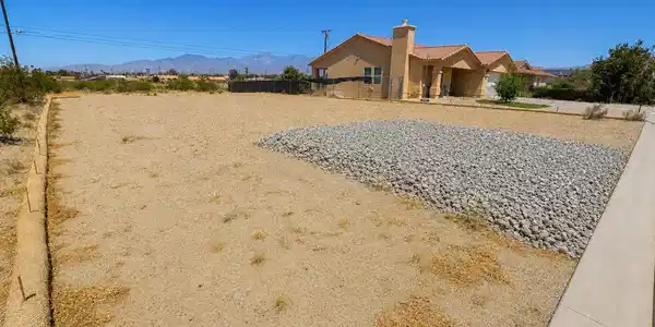 16201 Avenida Merced