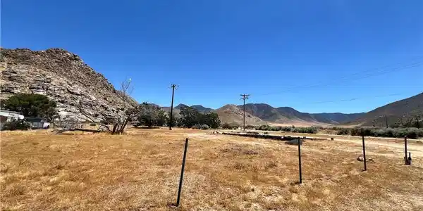 8136 Rocky Hill