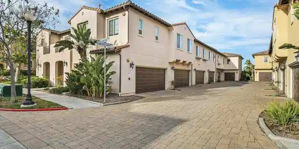 2233 Capistrano Way