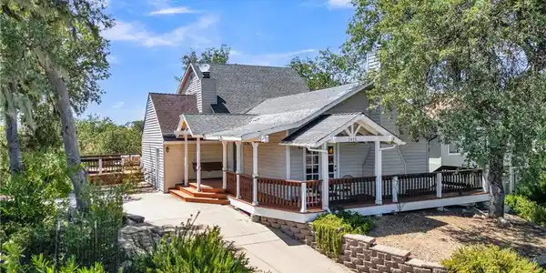 2452 Captains Walk