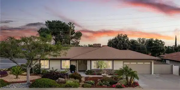 102 W Monterrey Drive