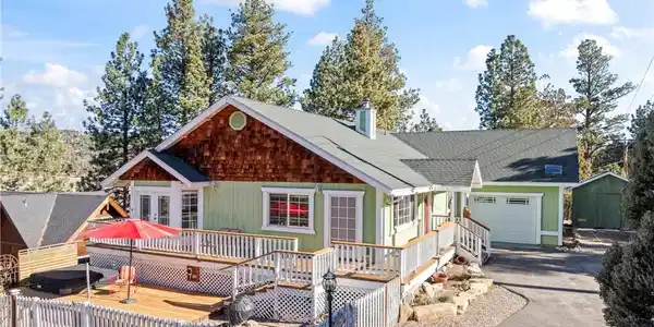 2737 Cedar Lane