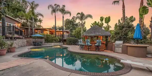 10930 Calavo Drive