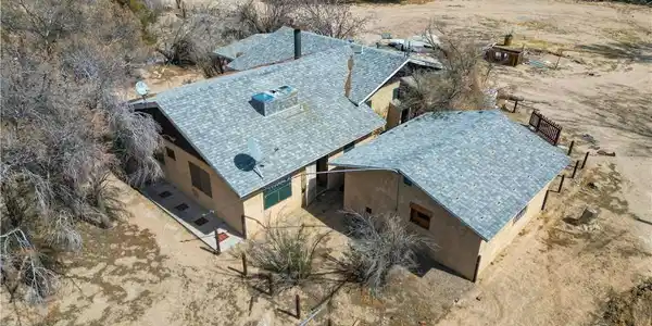 45200 Camelot Drive