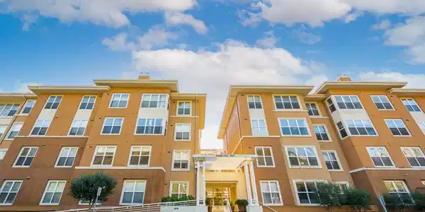 1 Crescent Way