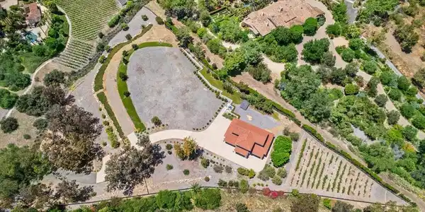 6842 Paseo Delicias
