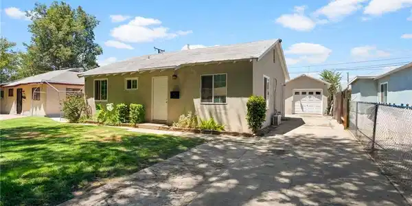 2404 Roxbury Dr