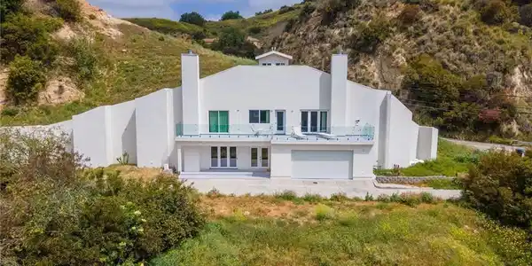 2411 N Topanga Canyon Boulevard