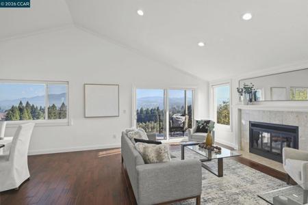 1819 Mockingbird Pl