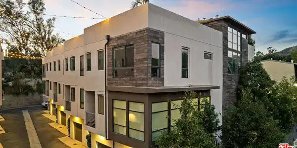 2111 N Cahuenga Boulevard