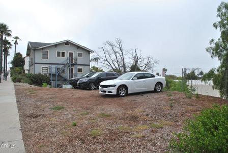 572 Poli Street