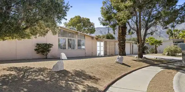 889 E Janet Circle