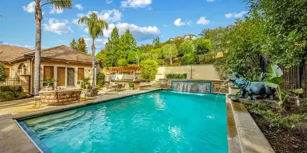 2155 Country Drive