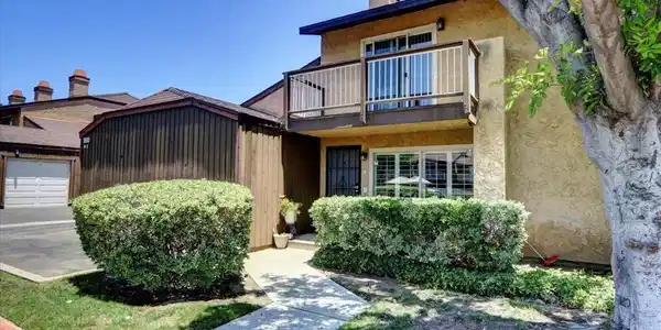 990 E Main St