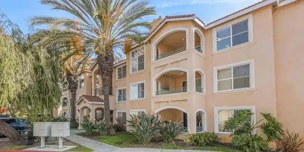 100 N River Cir