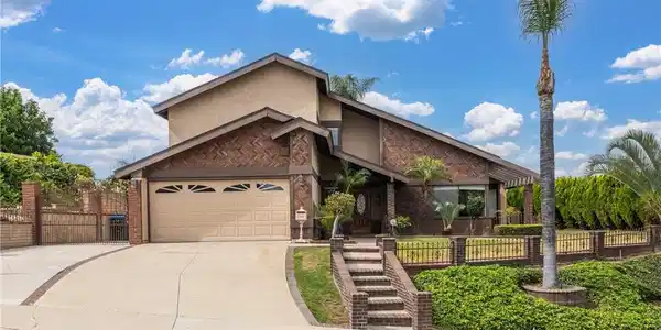 1563 Avenida Entrada