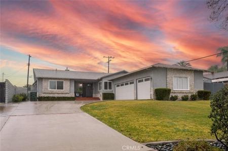 1241 E Mountain View Avenue