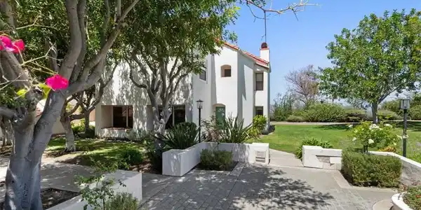16130 Avenida Venusto