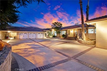 8800 Avenida Miravilla