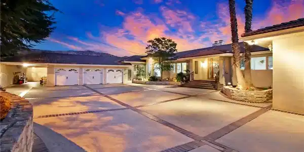 8800 Avenida Miravilla