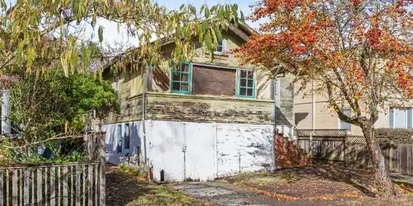 8 Marin Road