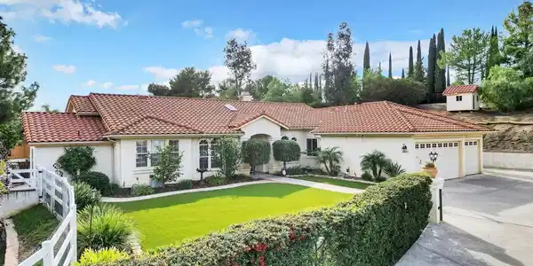 2389 Victoria Circle