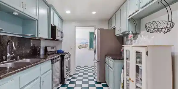 11129 Freer