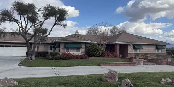 2645 Dos Lomas
