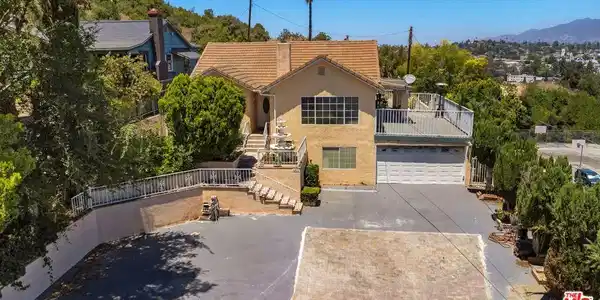 5427 Bushnell Way