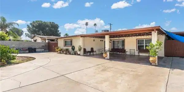 25479 Los Flores Drive