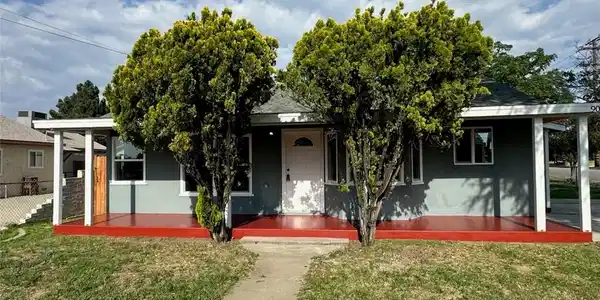 902 Elm Avenue