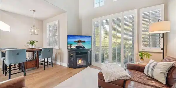 4 Woodcrest Lane