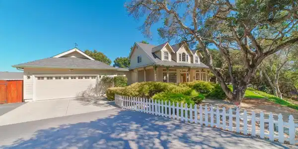 8631 Woodland Heights Court