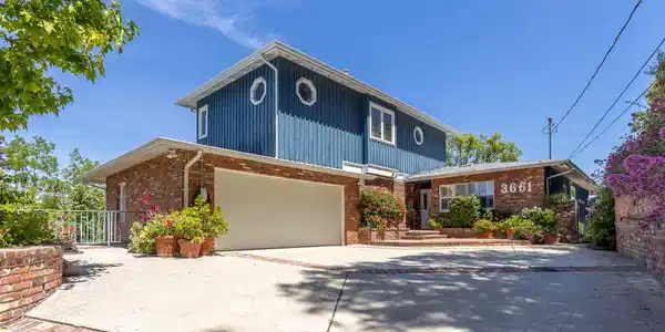3661 Sunswept Drive