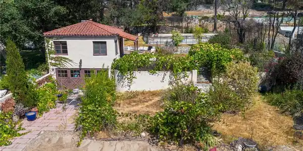 1689 E Altadena Drive