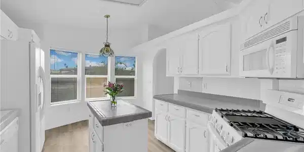 930 Santa Victoria