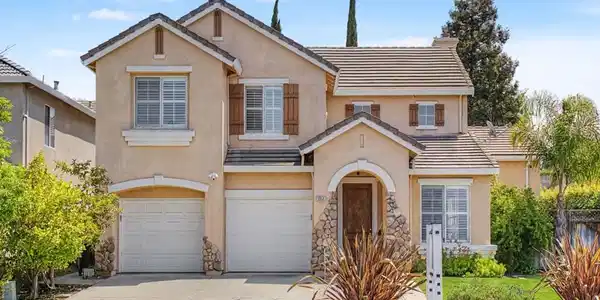 3956 Lakeside Drive