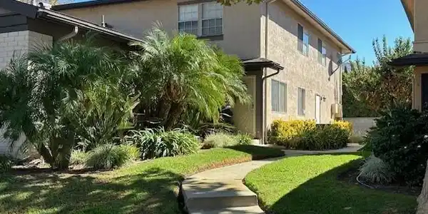 2070 Avenida Placida