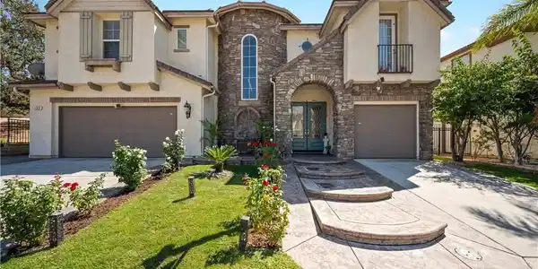 5588 California Oak Street