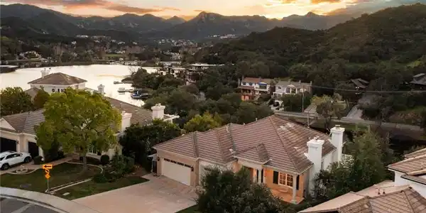 238 Lake Sherwood Drive