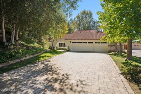 5900 Gleam Court