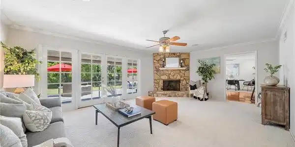 2531 E Thackery