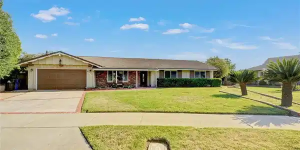 419 W Caroline Court