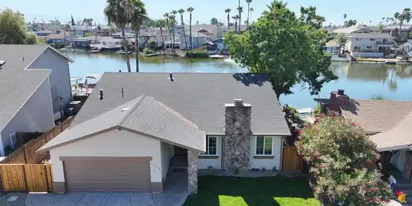 1264 Beach Ct