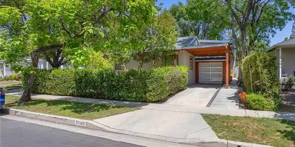5762 Andasol Avenue