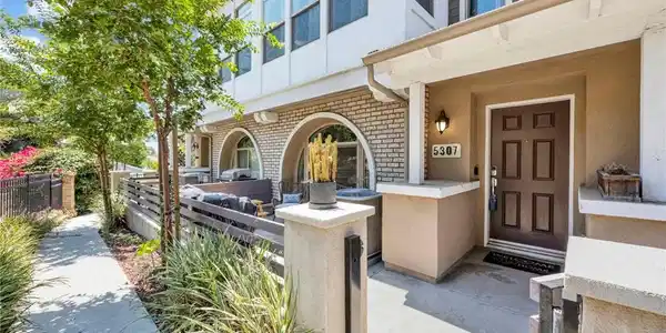 5307 Woodward Lane