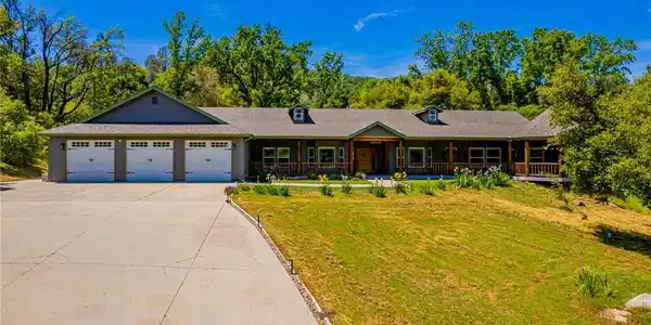 33590 Woodland Pond Trail
