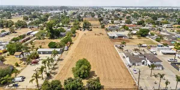 18438 Hawthorne